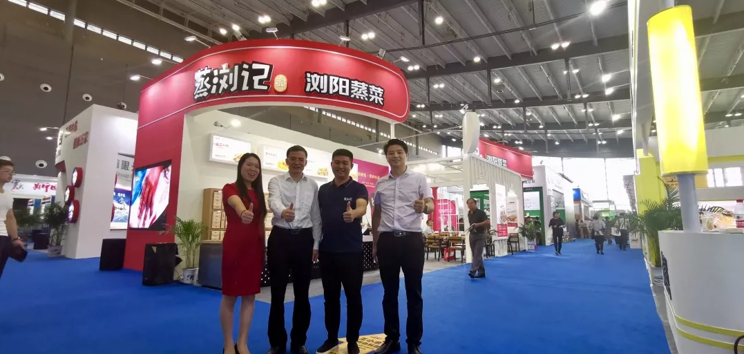 長沙市工商聯彭繼球主席蒞臨展位指導工作 長沙市工商聯彭繼球主席蒞臨展位指導工作